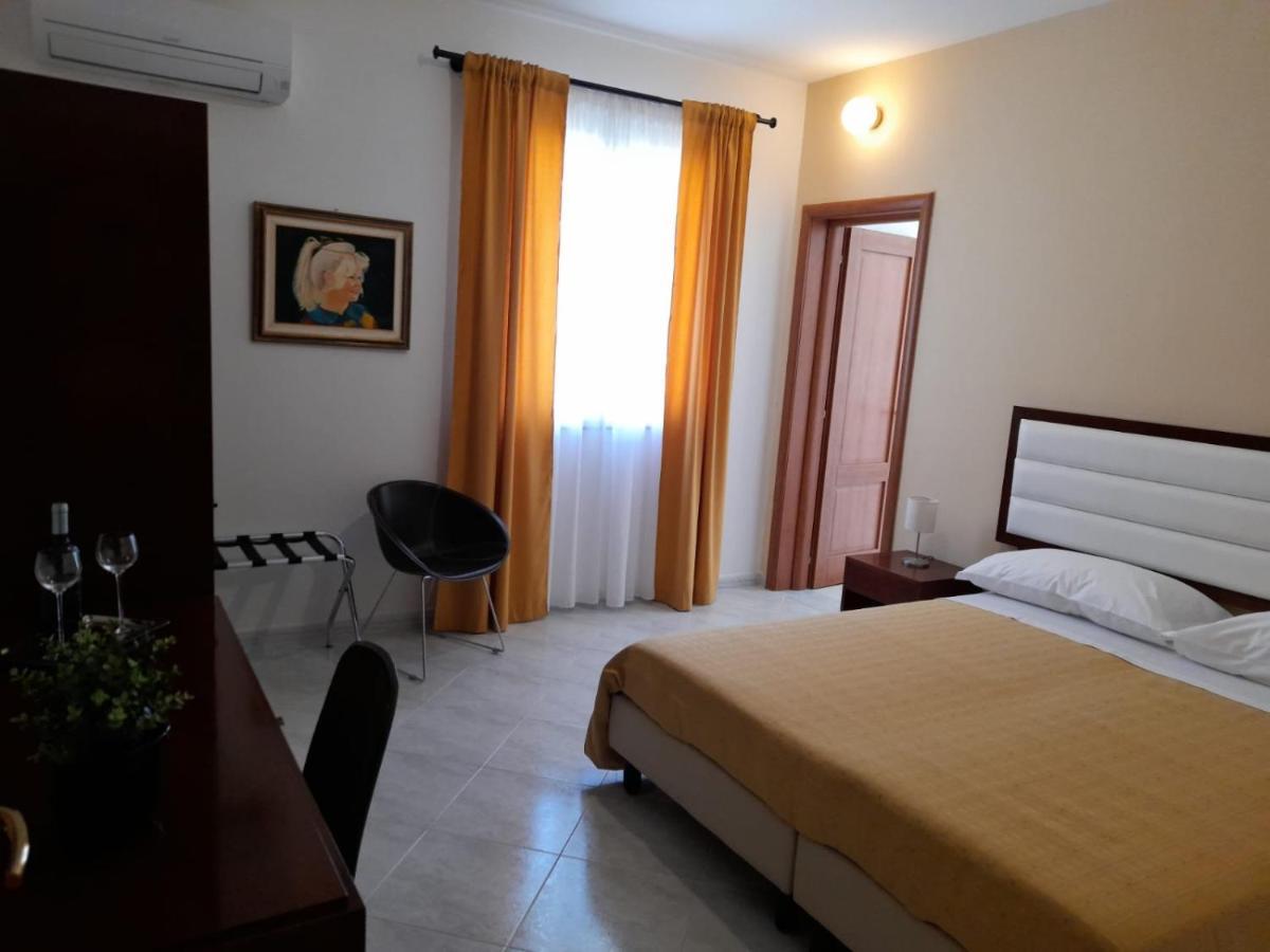 Siracusa Breakfast & Rooms Szirakúza Kültér fotó
